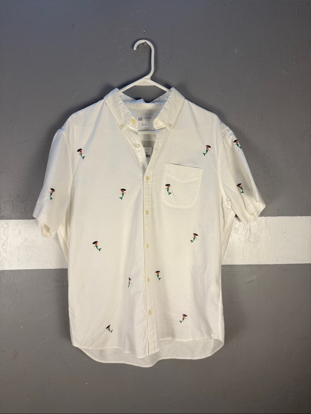 Gap Lived-In Stretch Oxford Short Sleeve Shirt with Embroidered Mermaids. NWT